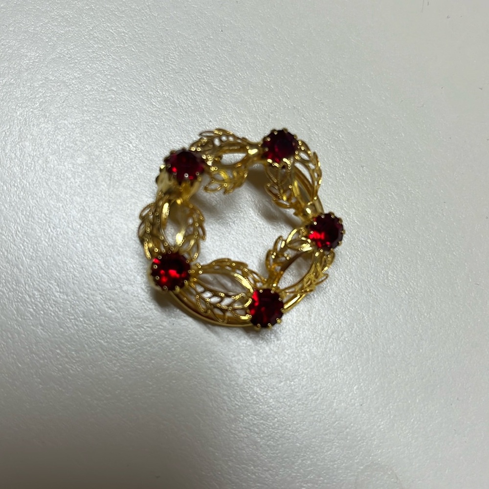 Vintage ruby colored rhinestone gold tone brooch